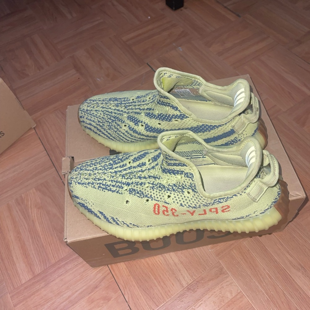 Yeezy boost 350 v2 semi frozen